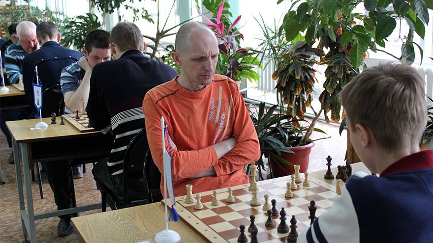 Шахматный тренер и его ученица завоевали три медали на чемпионате Сибири 