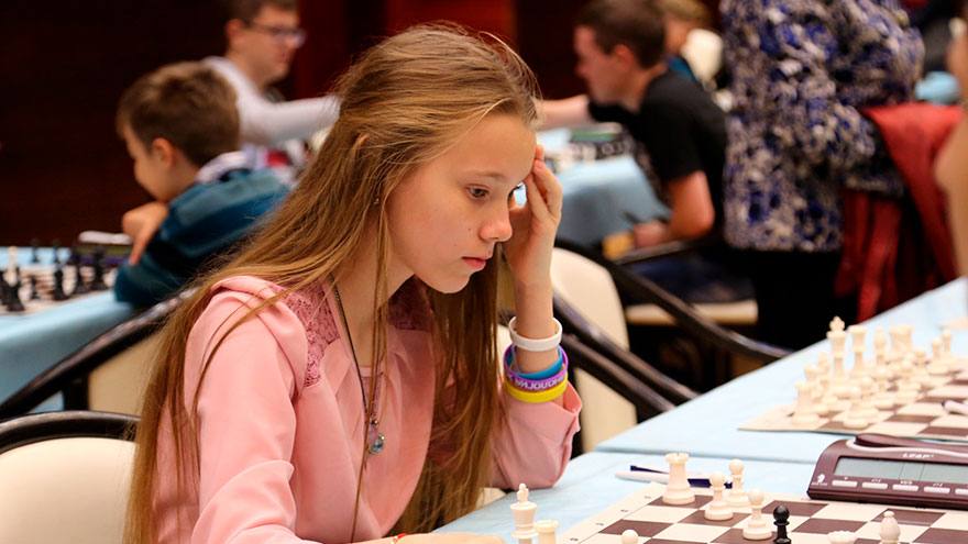 Анастасия Бурдукова и Антон Исаев отличились в шахматных онлайн-стартах