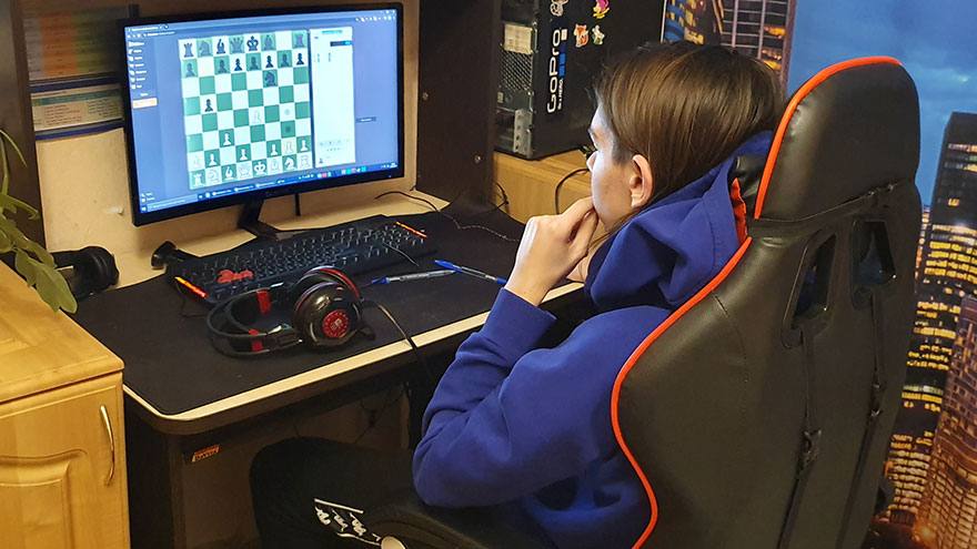 Шахматисты «размялись» перед первенством Сибири в интернете