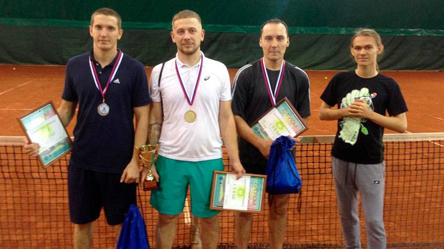 Алексей Попов победил в турнире теннисных новичков