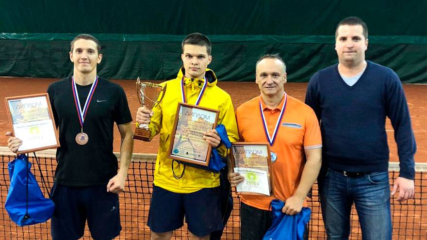 Спортсмен из Петербурга выиграл теннисный турнир в Томске