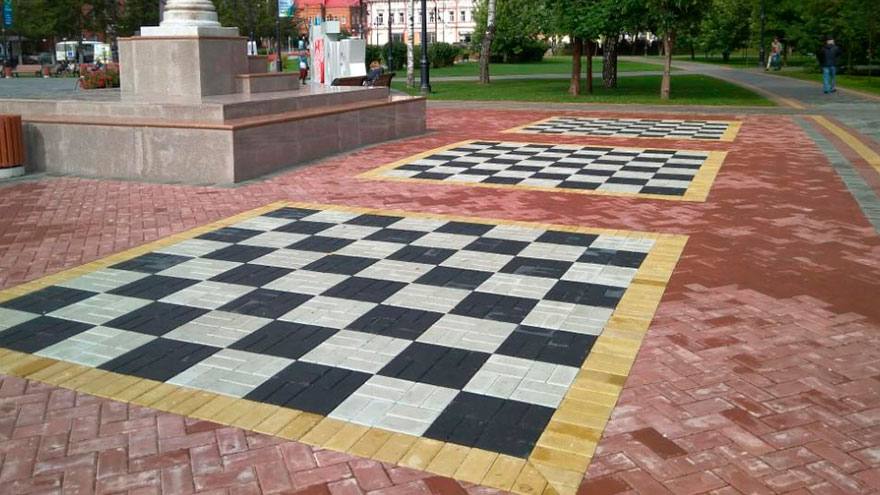 Томичей приглашают сыграть в шахматы на Новособорной