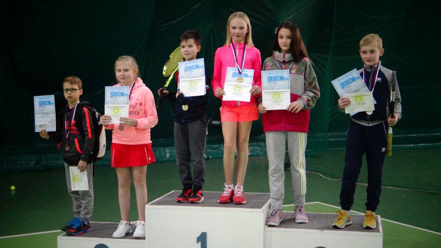Устина Пятрина Никита Баширов победили в детском теннисном турнире
