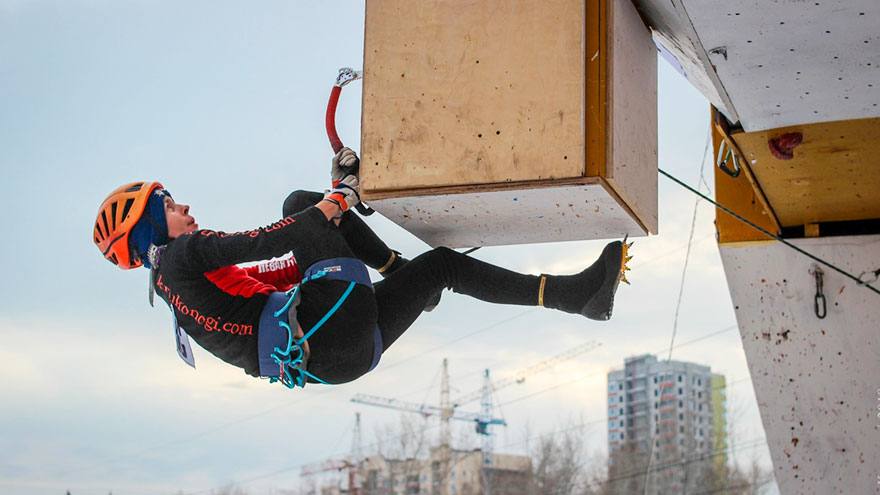 Томичи стали призерами на этапе Кубка России по ледолазанию