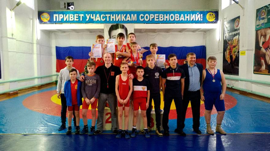Томские борцы отличились на турнире в Кузбассе