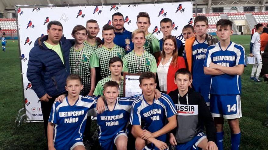 Юные шегарские футболисты завоевали бронзу в Омске