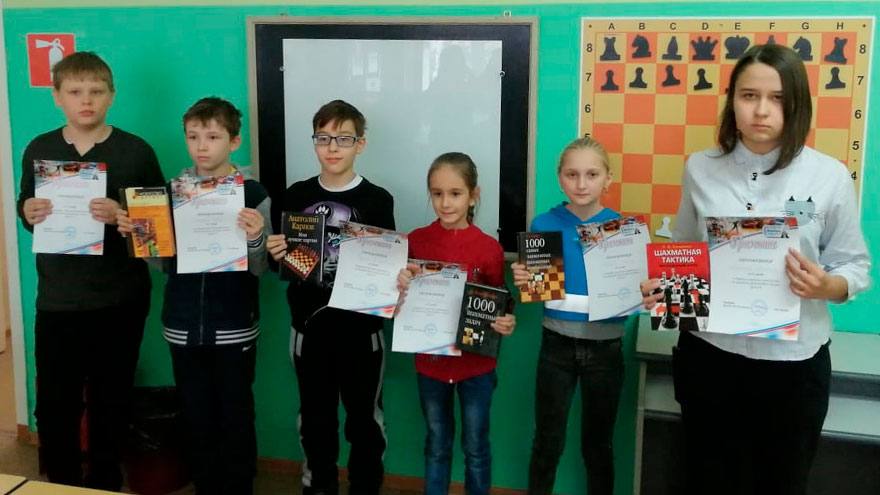 Константин Козлов и София Партыс победили на шахматном турнире в Северске