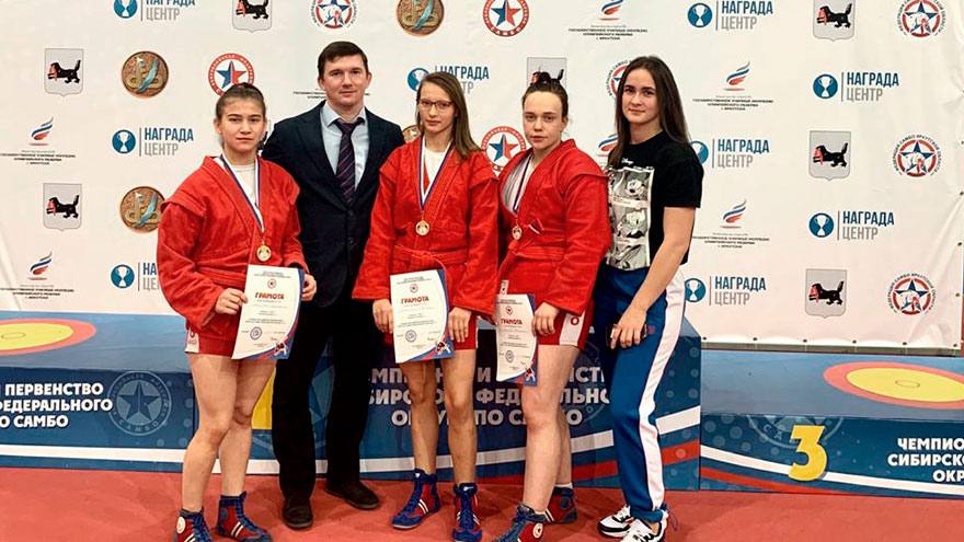Томички завоевали золотые медали чемпионата и первенства Сибири по самбо