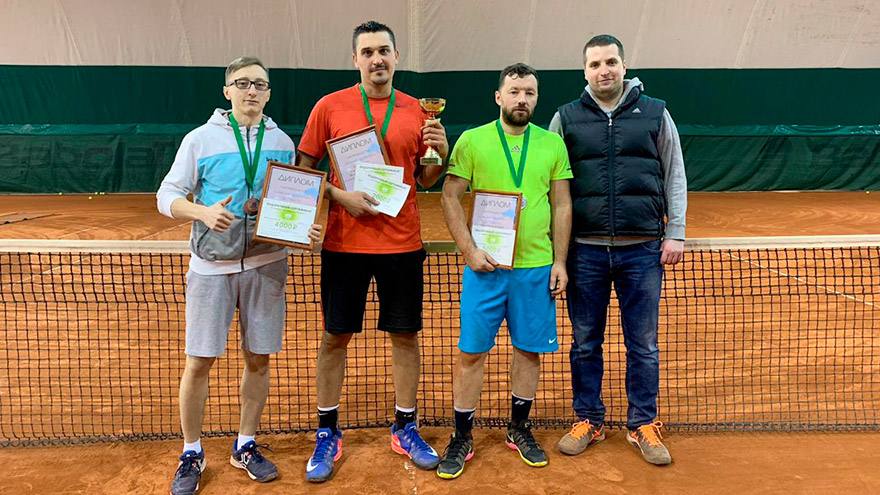 Александр Аниканов выиграл любительский теннисный турнир