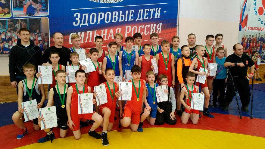 Борцы разыграли медали первенства Томска