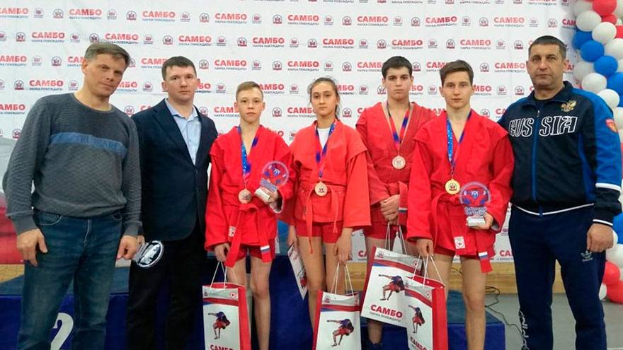 Самбисты из Томской области отличились на турнире в Новосибирске