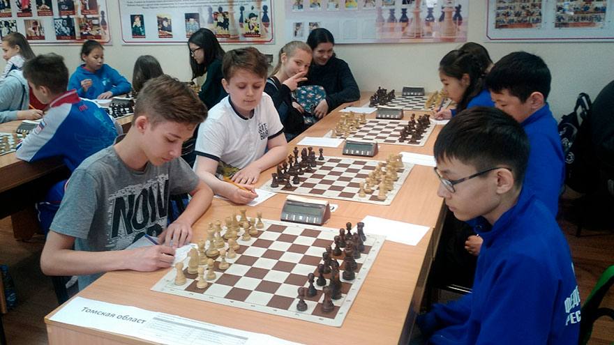 Юные томские шахматисты успешно стартовали на турнире в Алтайском крае