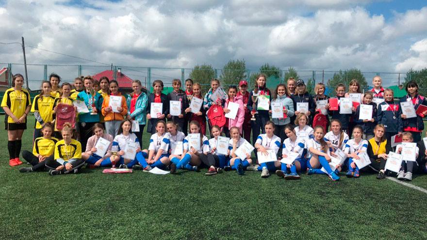 Футболистки Улу-Юла победили в региональном этапе всероссийского турнира
