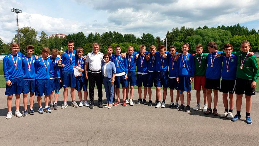 Ирина Роднина вручила медали юным томским футболистам!  