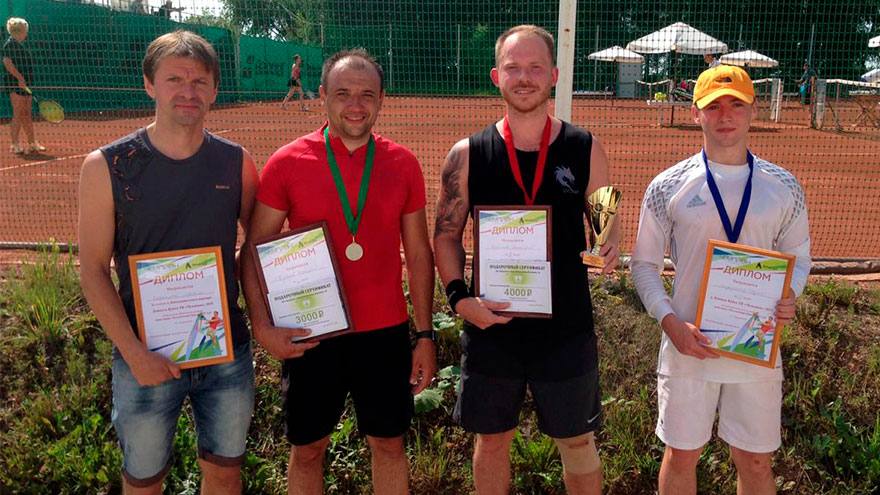 Теннисисты из Томска и Кемерова боролись за Летний Кубок