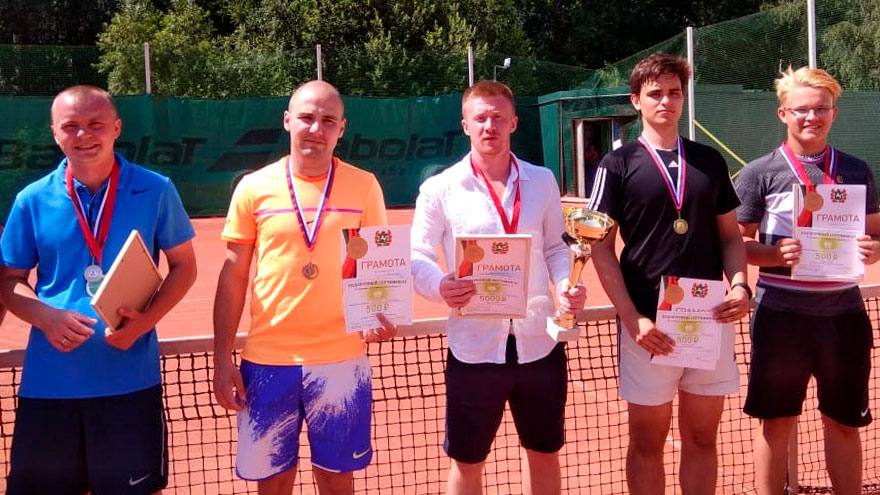 Теннисисты разыграли медали чемпионата области