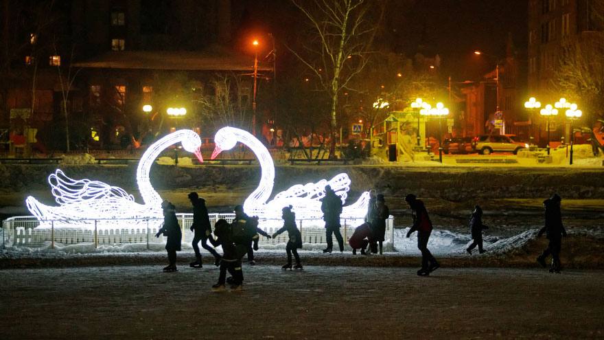 На Белом озере в праздники на коньках покатались более 5 тысяч томичей