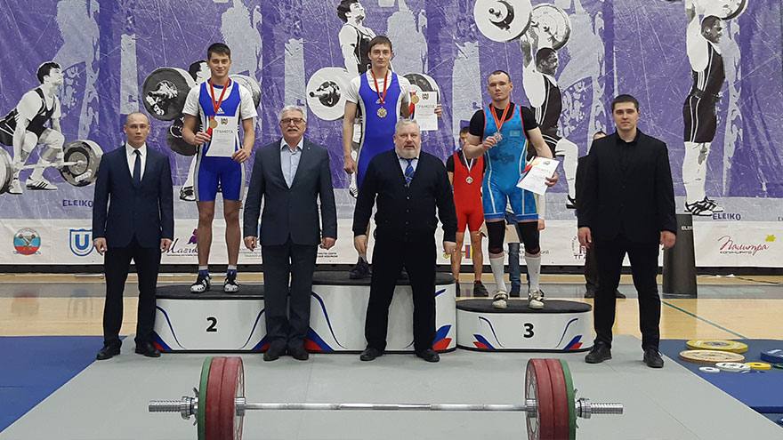 Штангисты разыграли медали регионального чемпионата и универсиады   