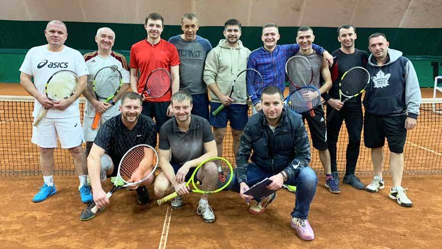 Теннис для футболиста и пожарного. Репортаж SportUs.Рro с кортов ТК «Чемпион»