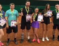 Томичи и кемеровчане разыграли медали теннисного турнира среди смешанных пар