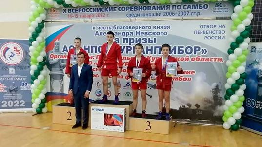 Томские самбисты завоевали медали в Кургане и Бийске