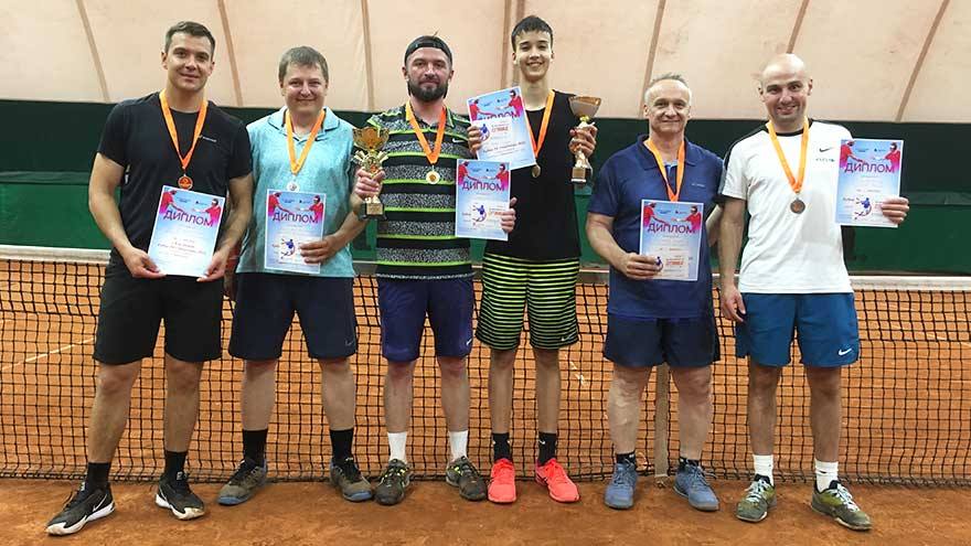 Томичи, кемеровчане и новосибирцы разыграли медали парного теннисного турнира