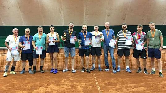 Теннисисты разыграли призы командного парного турнира