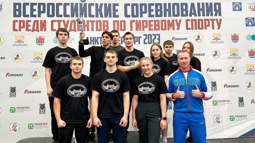 Гиревики завоевали спортивные трофеи в Санкт-Петербурге