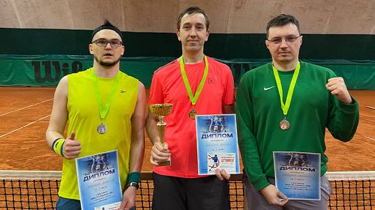 Кемеровчанин победил на теннисном турнире в Томске
