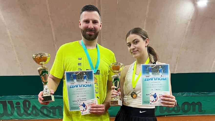 На теннисном турнире выиграла смешанная пара