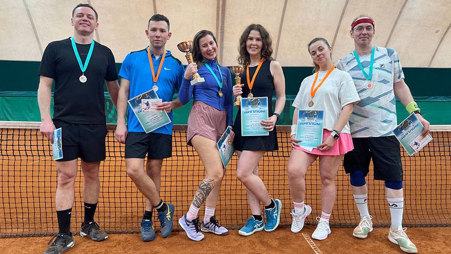 Женская пара выиграл теннисный турнир
