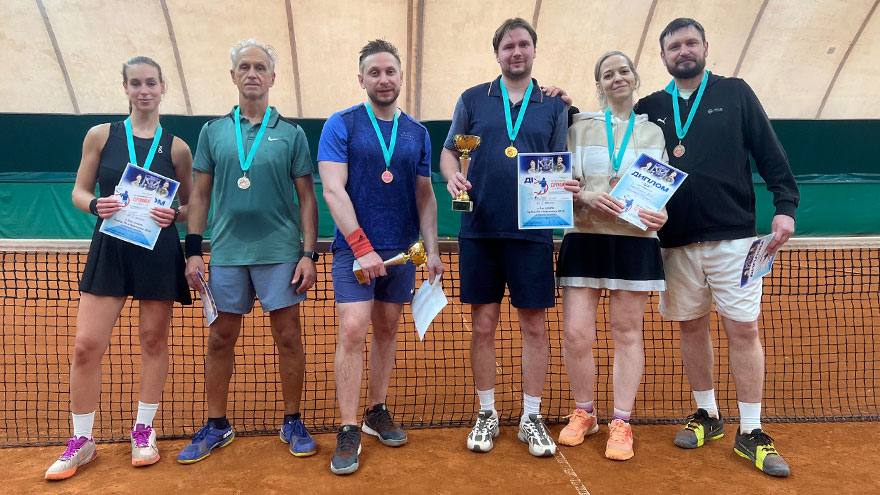 Иван Мельников и Игорь Ставров выиграли парный теннисный турнир