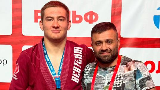 Томич завоевал золото чемпионата РФ по грэпплингу